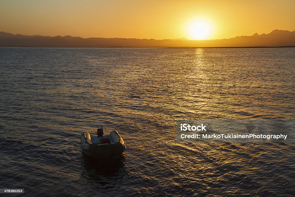 Sonnenuntergang über dinghy - Lizenzfrei Abenddämmerung Stock-Foto