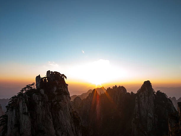 노란색 산 스톡 사진