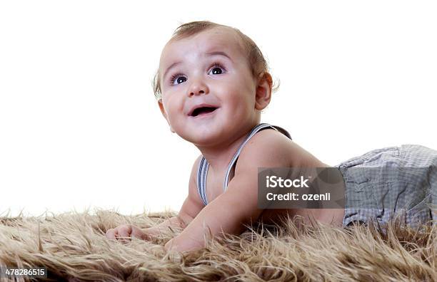 Retrato De Um Lindo Menino - Fotografias de stock e mais imagens de 6-11 meses - 6-11 meses, Acessório para o Pescoço, Bebé