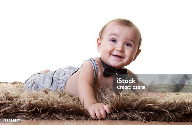 Foto de Linda Criança Deitado No Tapete e mais fotos de stock de 6-11 meses - 6-11 meses, Acessório Para Pescoço, Bebê