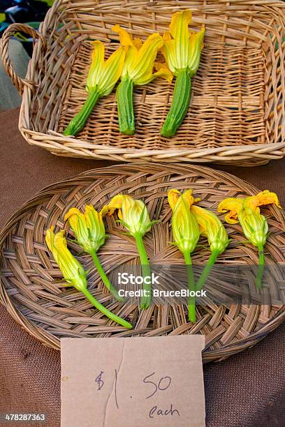 Fiori Di Zucca - Fotografie stock e altre immagini di Arancione - Arancione, Azioni e partecipazioni, Bancarella di verdura