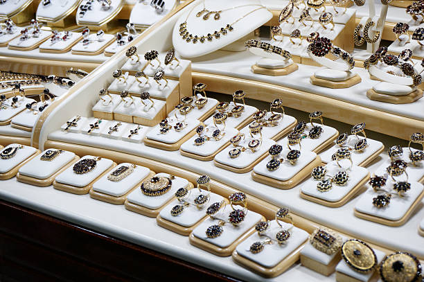 istock Garnet jewelry shop 478290379
