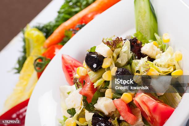 Foto de Closeup De Salada Grega e mais fotos de stock de Alface - Alface, Alimentação Saudável, Azeitona