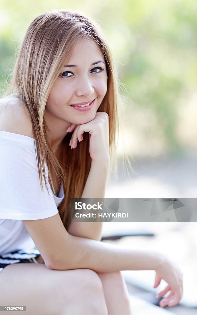 Bonita e feliz garota turco - Foto de stock de 18-19 Anos royalty-free