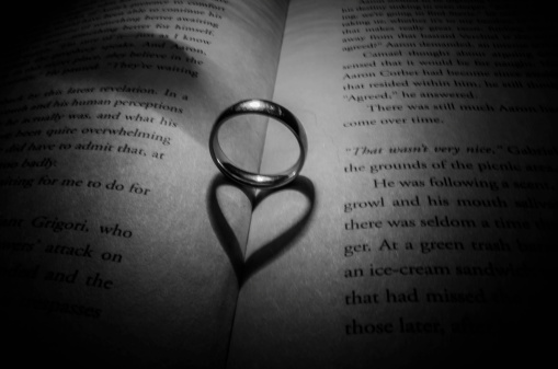 Ring with a heart shadow
