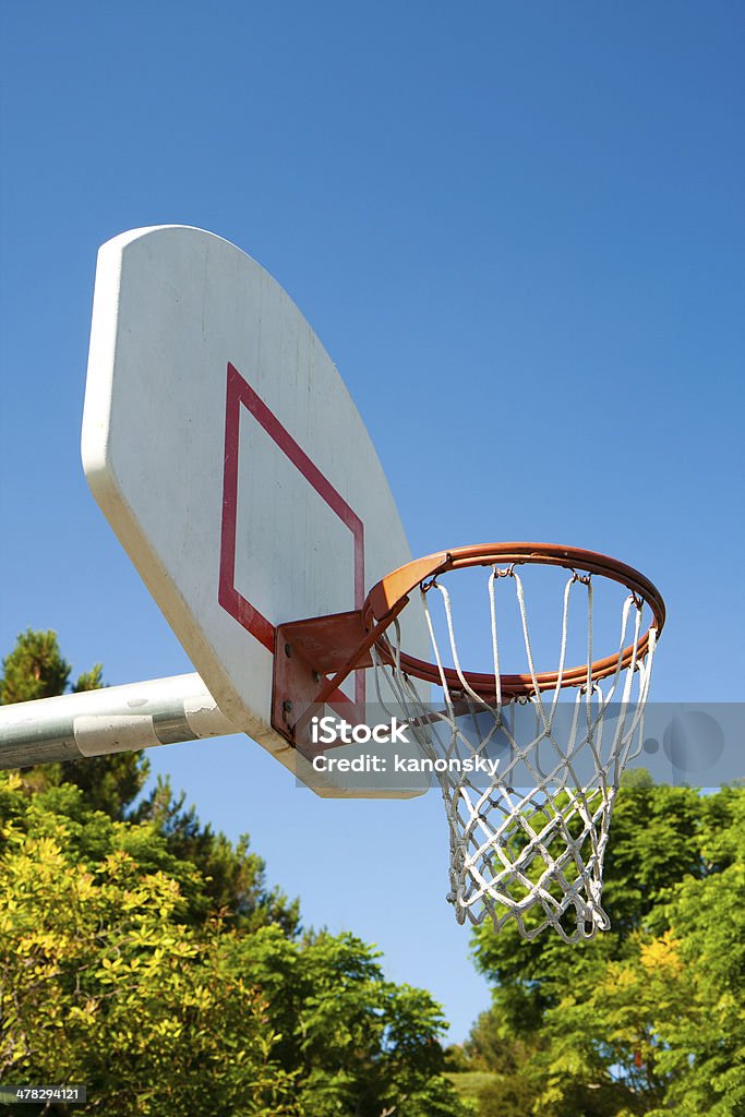 Canasta de baloncesto en Parque público - Foto de stock de Canasta de baloncesto libre de derechos
