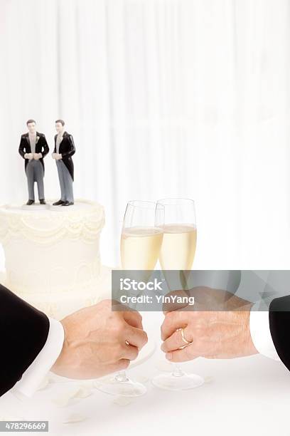 Tostar Champagne Mesmo Sexo Masculino Casamento Casamento Gay - Fotografias de stock e mais imagens de Casal gay