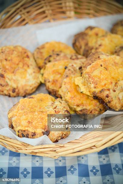 Mercato Di Prodotti Agricoli Produrre - Fotografie stock e altre immagini di Alimentazione sana - Alimentazione sana, Baguette, Bancarella