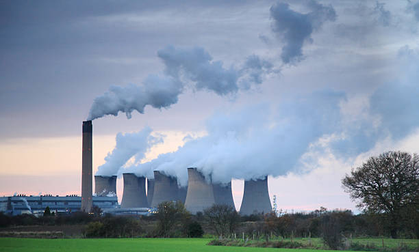 istock Steam billowing from Drax power station 478303991