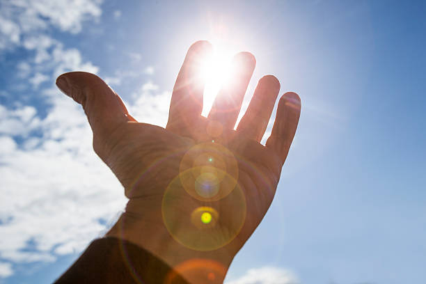 istock Hand to sun,sun rays passing through fingers 478305104