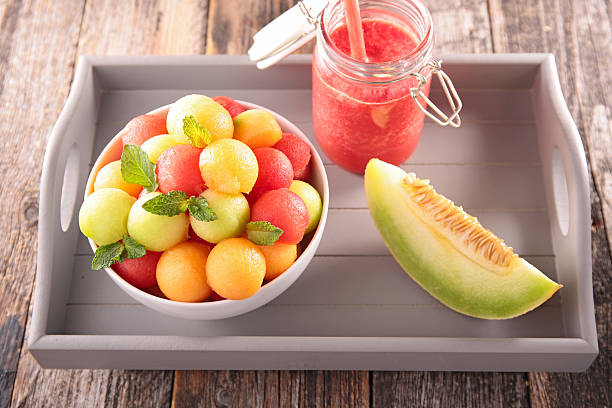 ensalada de frutas con sandía y melón de bola - melon balls fotografías e imágenes de stock