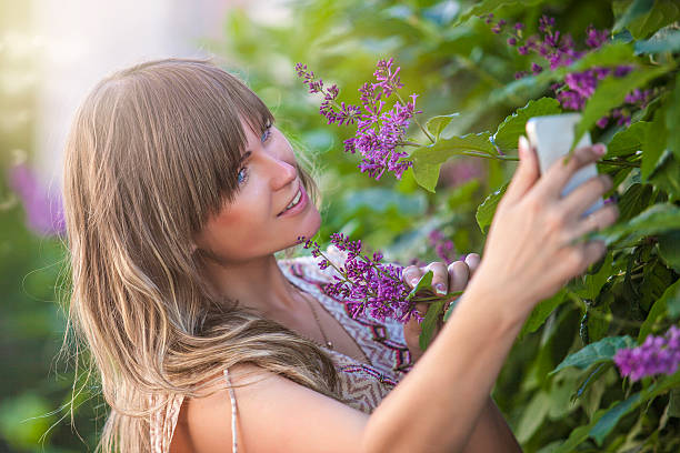 istock Girl with phone in hand makes the self 478306432