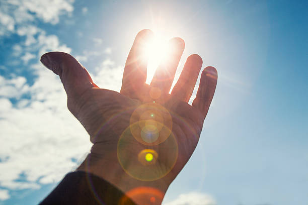 istock Hand to sun,sun rays passing through fingers 478306712