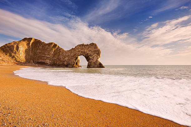 Durdle Door arch in Southern England on a sunny day The Durdle Door rock arch on the Dorset Coast in Southern England on a sunny day. durdle door stock pictures, royalty-free photos & images