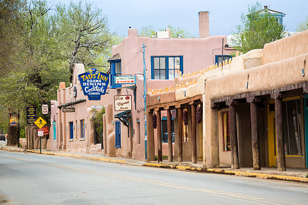 main street em taos - taos - fotografias e filmes do acervo