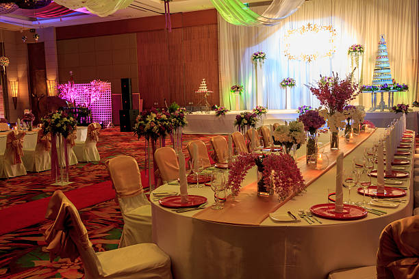 banquete de casamento - banquet table set restaurant imagens e fotografias de stock