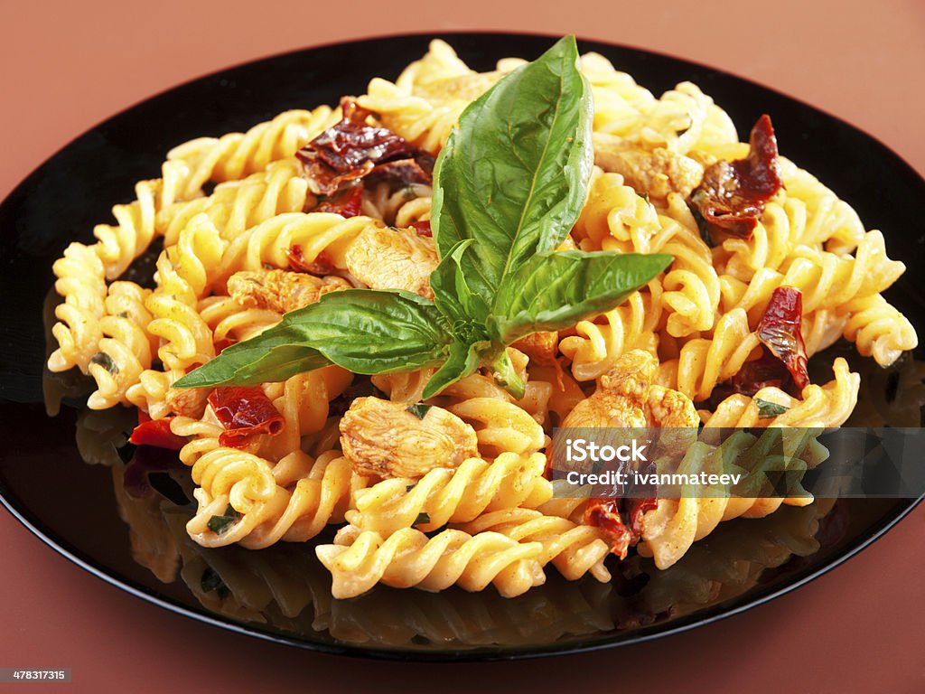 Fusilli com frango e Tomate Seco - Royalty-free Comida Foto de stock