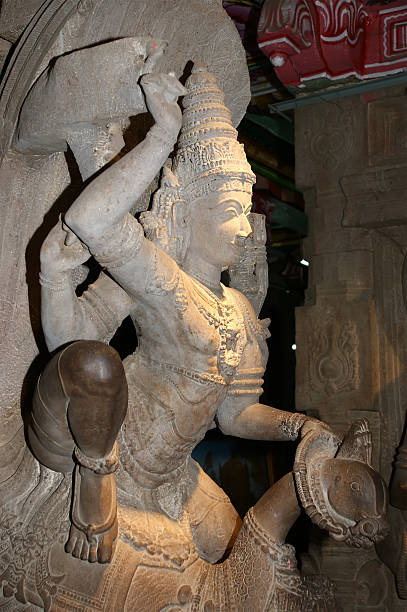 la tradicional hindú escultura religiosa - madurai kerala india tamil nadu fotografías e imágenes de stock