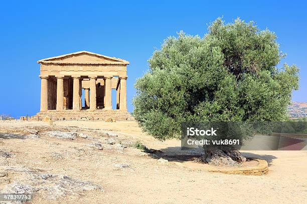 Foto de Templo Dórico Em Agrigento e mais fotos de stock de Agrigento - Agrigento, Vale dos Templos - Agrigento, Ajardinado