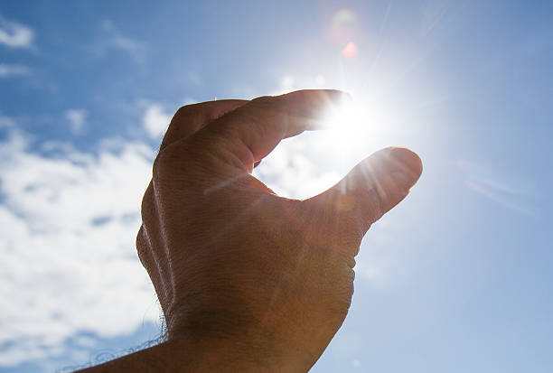 istock Hand to sun,sun rays passing through fingers 478319684