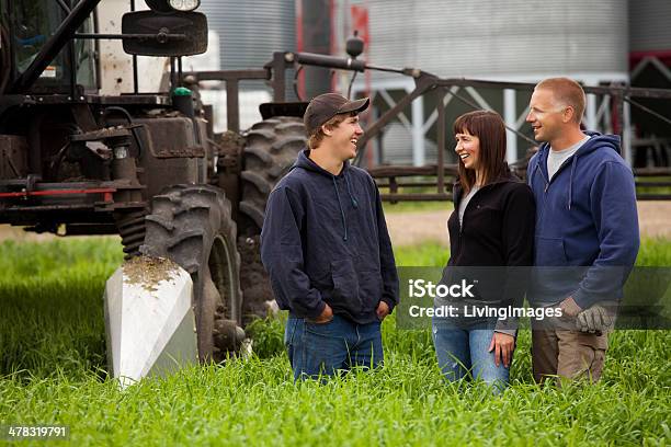 Farm Famiglia - Fotografie stock e altre immagini di Agricoltore - Agricoltore, Bambino, Fattoria