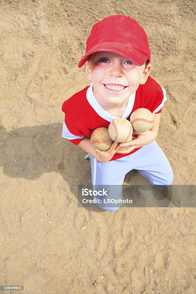 Baseball-chłopiec Piłka wiedział - Zbiór zdjęć royalty-free (Baseball dla najmłodszych)