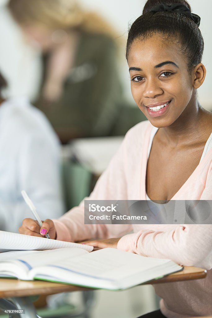 Diversas High School Students - Foto de stock de 20-24 años libre de derechos