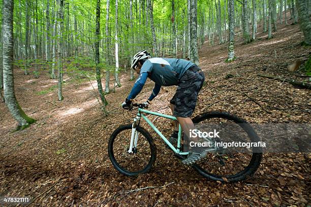 Rider В Действии — стоковые фотографии и другие картинки Атлет - Атлет, Байкер, Велосипед