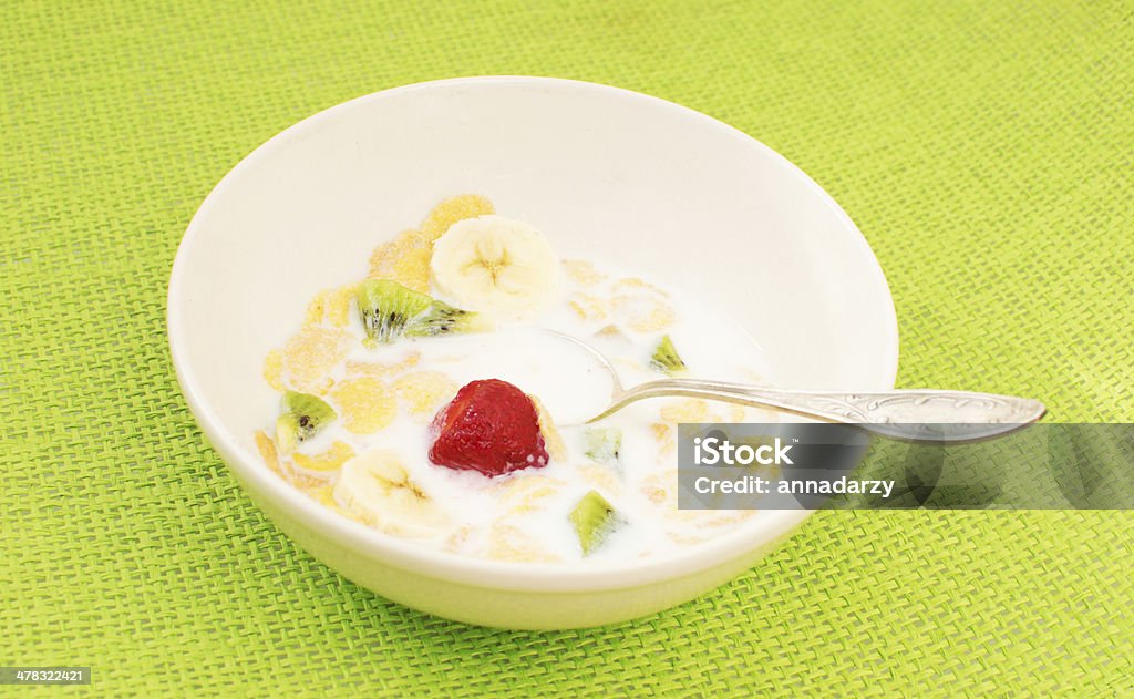 cereal do café da manhã com leite e frutas - Foto de stock de Alimentação Saudável royalty-free