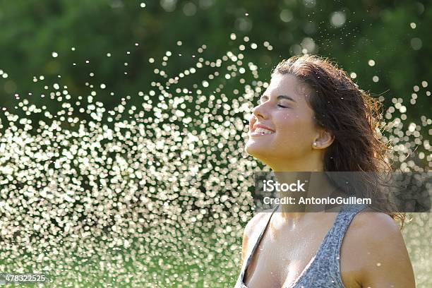 Schöne Frau Atmen Unter Wasser Jet Stockfoto und mehr Bilder von Attraktive Frau - Attraktive Frau, Dusche, Einatmen