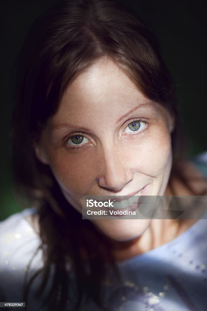 Женщина с freckles - Стоковые фото 25-29 лет роялти-фри