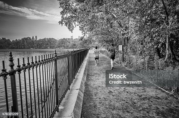 Foto de Jogging No Central Park Nova Iorque e mais fotos de stock de New York City - New York City, Maratona, Fazer Cooper