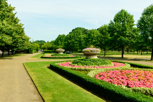 Regents Park’s beautiful fountains, gardens, ponds and walkways, were designed by John Nash. This park covers 395 acres and includes Queen Mary's Gardens which features more than 30,000 roses of 400 varieties and the William Andrews Nestfield's Avenue Gardens.
