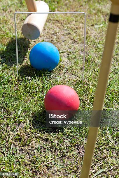 Photo libre de droit de Jeu De Croquet Sur Vert Pelouse banque d'images et plus d'images libres de droit de Balle de golf - Balle de golf, Balle ou ballon, Bleu