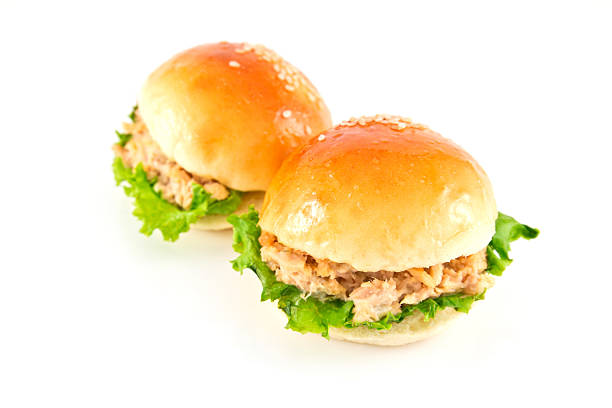 2 つの新鮮なバーガー、ツナ - hamburger bun bread isolated ストックフォトと画像