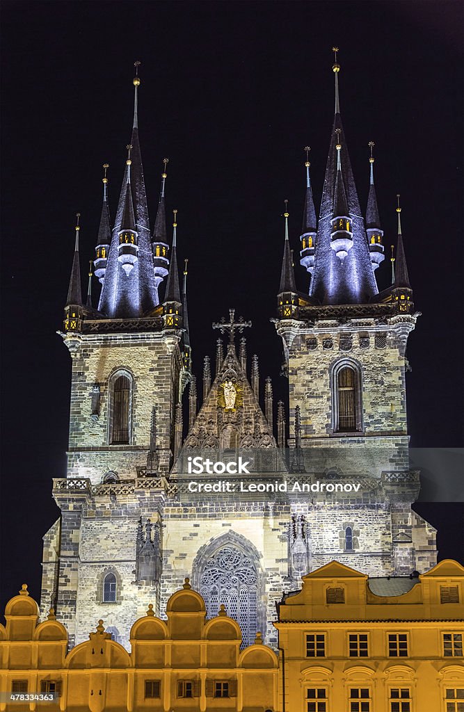 Igreja de Nossa Senhora antes de Tyn em Praga, República Tcheca - Foto de stock de 2013 royalty-free