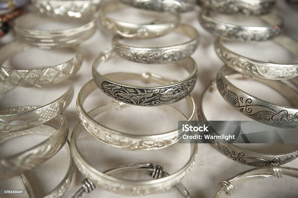 Braceletes de prata no mercado da-indochina, Vietname - Royalty-free Acessório Foto de stock