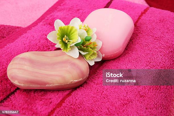 Toalhas Sabões Flores - Fotografias de stock e mais imagens de Algodão - Algodão, Amontoar, Artigo de Higiene Pessoal