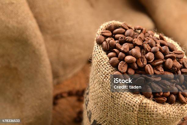 コーヒー豆 - いっぱいになるのストックフォトや画像を多数ご用意 - いっぱいになる, カットアウト, カフェイン