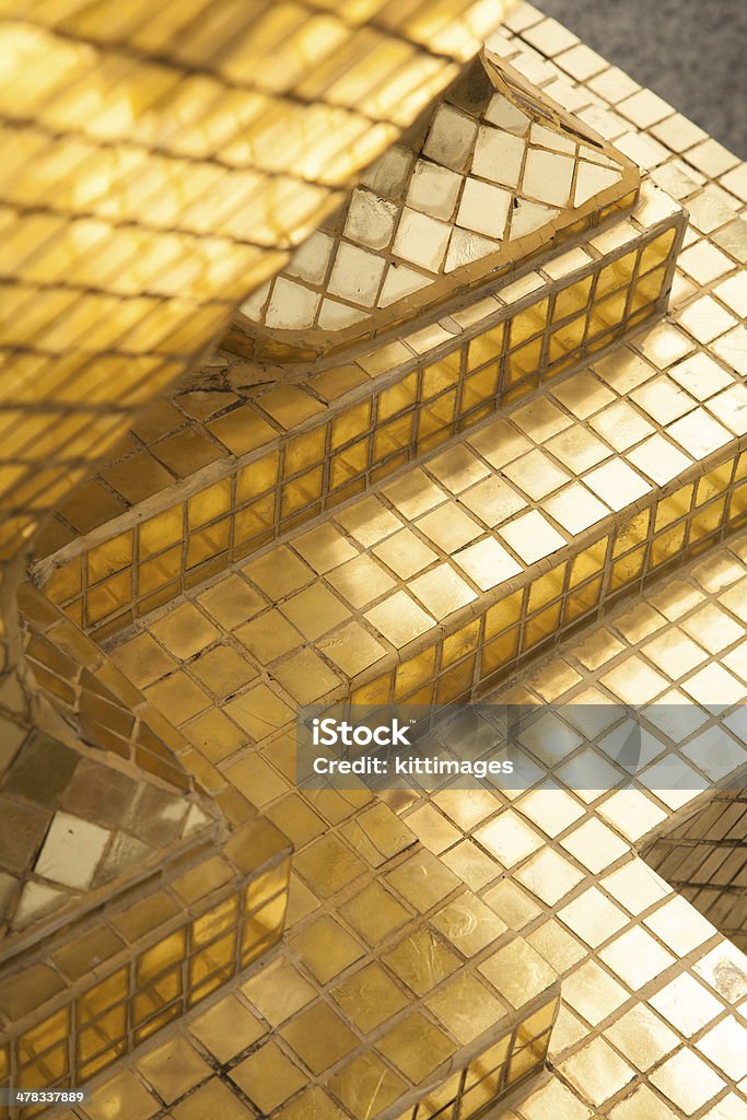 Декоративная детал�ь golden pagoda в Ват Пхра keaw - Стоковые фото Азиатская культура роялти-фри