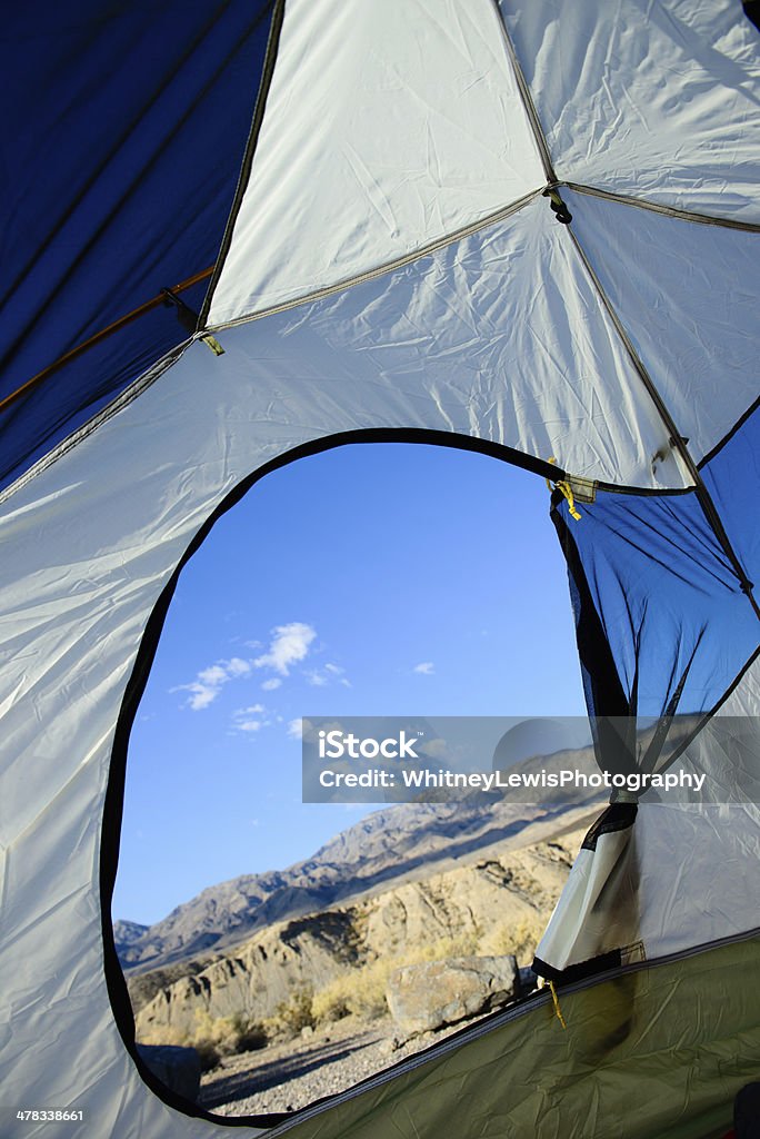 Campamento en el desierto-vertical - Foto de stock de Aire libre libre de derechos