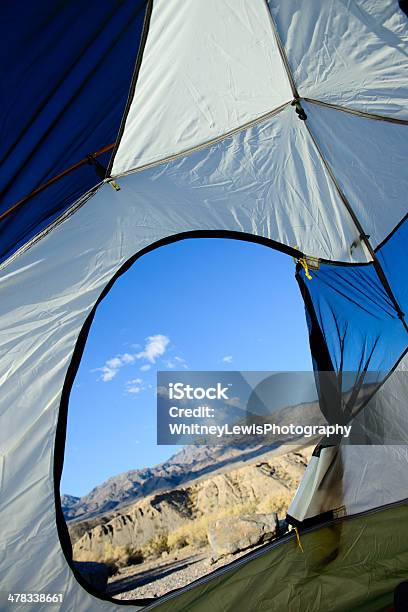 Campamento En El Desiertovertical Foto de stock y más banco de imágenes de Aire libre - Aire libre, Cadena de montañas, Calor