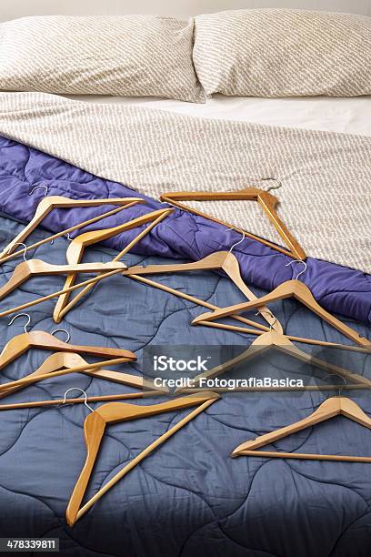 Hangers De Cama - Fotografias de stock e mais imagens de Ausência - Ausência, Quarto de Dormir, Aconchegante