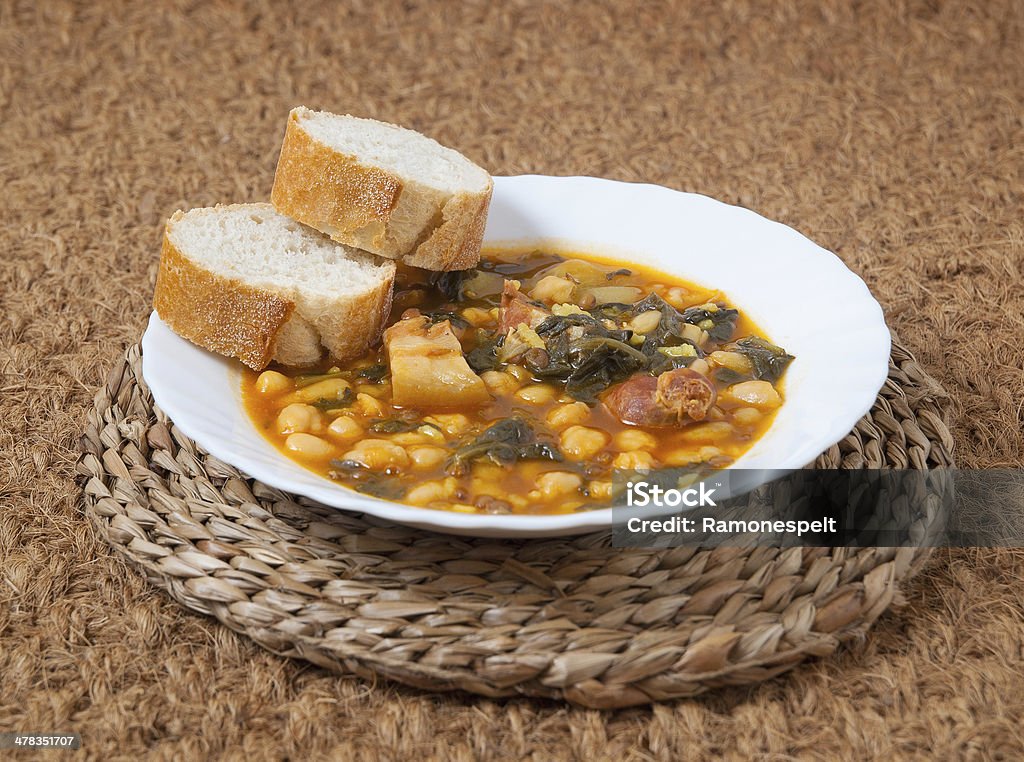 Chickpea and spinach stew. Spanish cuisine. Potaje de Garbanzos y espinacas. Spanish cuisine. Stewed chickpeas with spinach. Chick-Pea Stock Photo