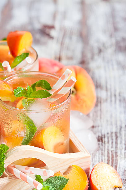 peach limonade hintergrund - peach nectarine fruit portion stock-fotos und bilder