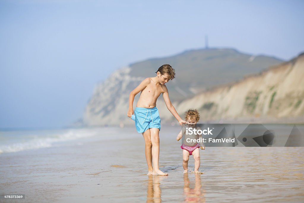 Hai Đứa Trẻ Anh Trai Và Em Gái Chạy Ở Bãi Biển Xinh Đẹp Hình Ảnh Sẵn Có -  Tải Xuống Hình Ảnh Ngay Bây Giờ - Istock