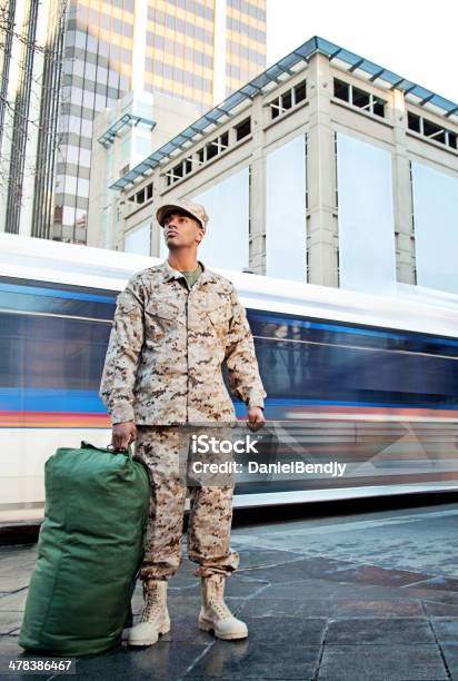 Foto de Marine Soldado Para Casa e mais fotos de stock de 20 Anos - 20 Anos, 20-24 Anos, Adulto