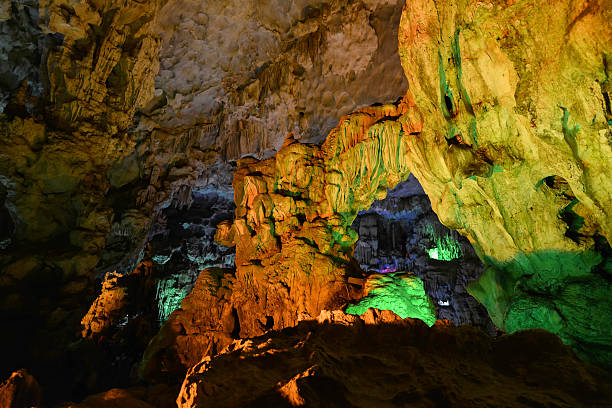 istock Paradise cave at Vietnam 478391098