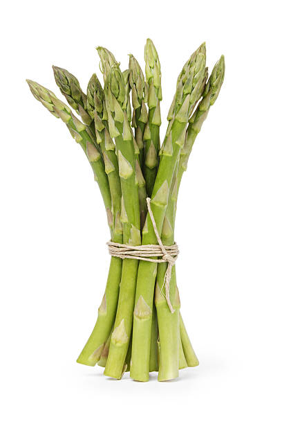 não cozidas de espargos presa com malhas - green asparagus imagens e fotografias de stock