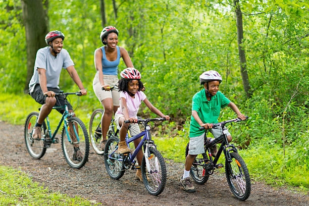 ciclismo - helmet bicycle little girls child fotografías e imágenes de stock